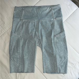 LULULEMON BIKER SHORTS 💙🤍